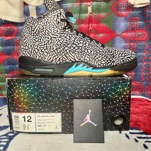 Jordan Sneakers Black and Gold